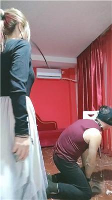062357tddr5y8du1d0shh4.jpg