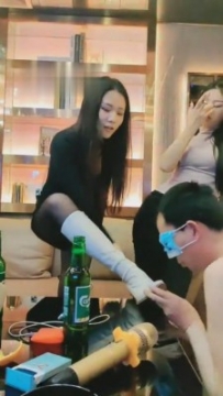 1109【成都Shelly】三姐妹ktv玩狗