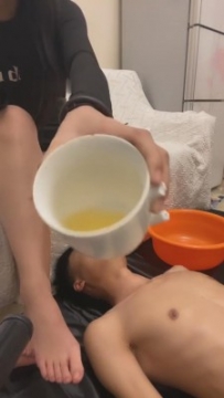 1627【灵猫】圣水恋足深喉插吐